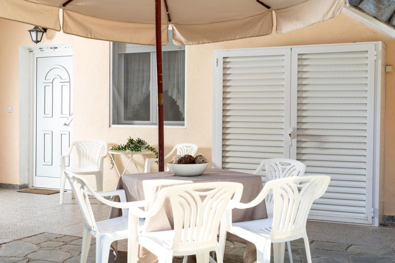 Apartment F & B Summer Collection -